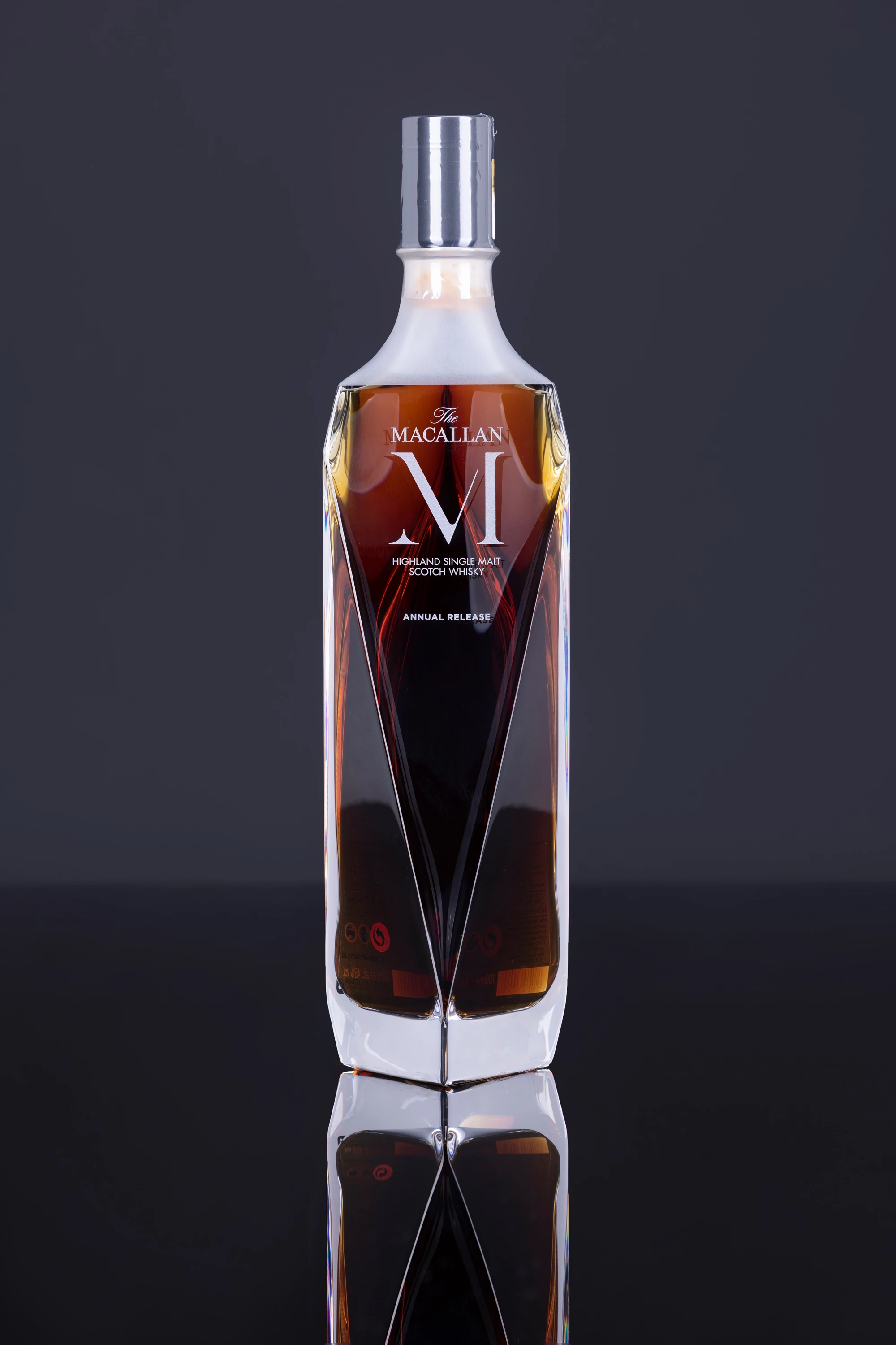 The Macallan - Single Malt Scotch Whisky "M - The Masters Decanter Series - Release 2022" 45° Giftbox, 70cl